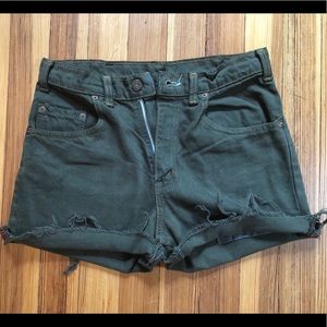Vintage army green high-waisted Levi’s denim short
